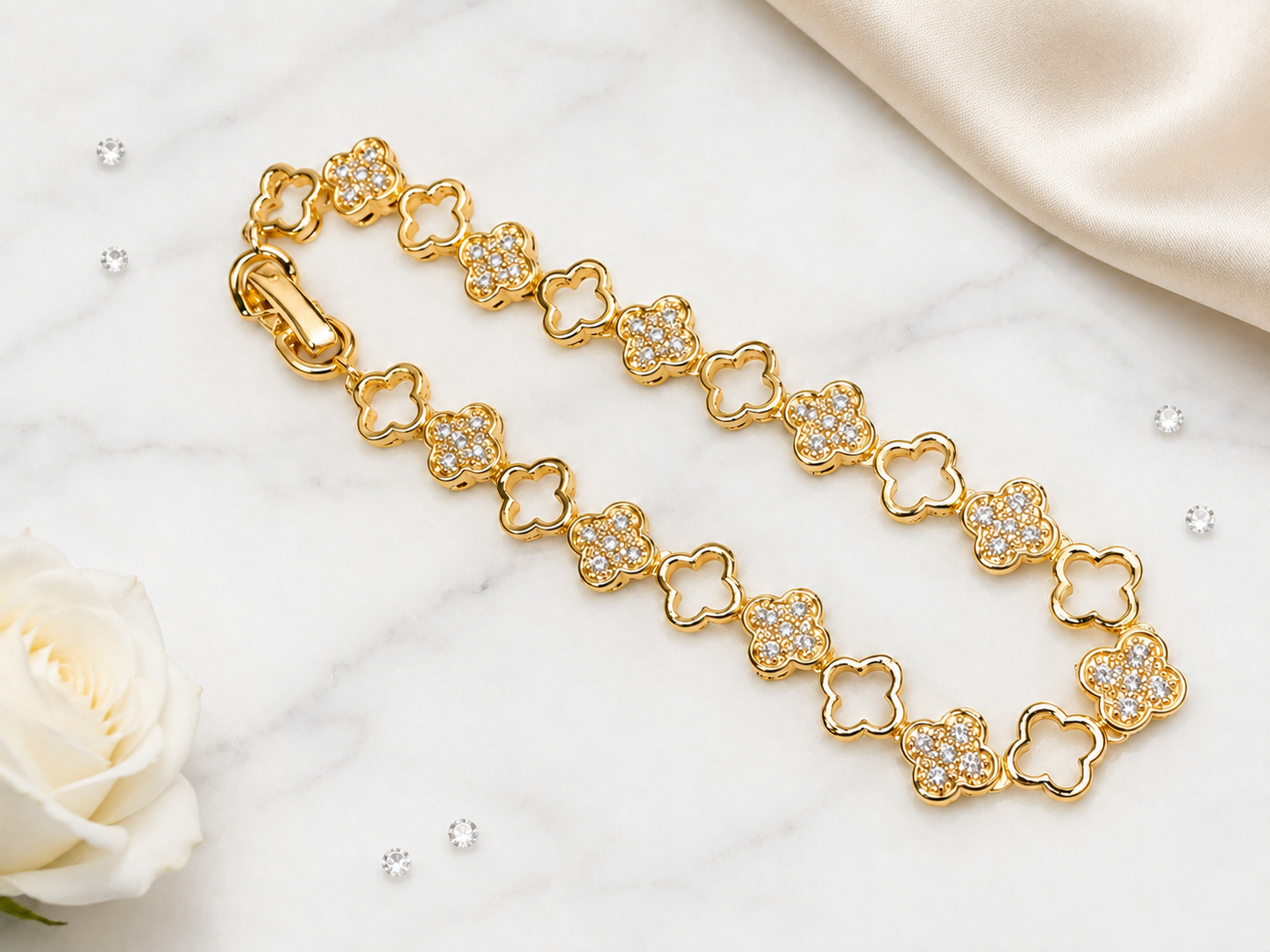 Golden Clover Halo Bracelet
