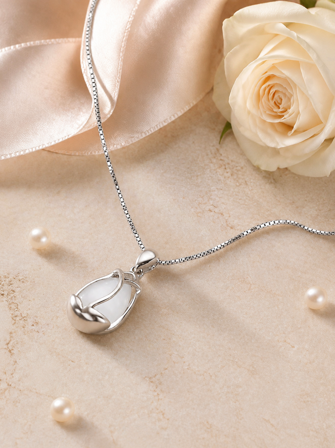 Silver Bloom Tulip Necklace