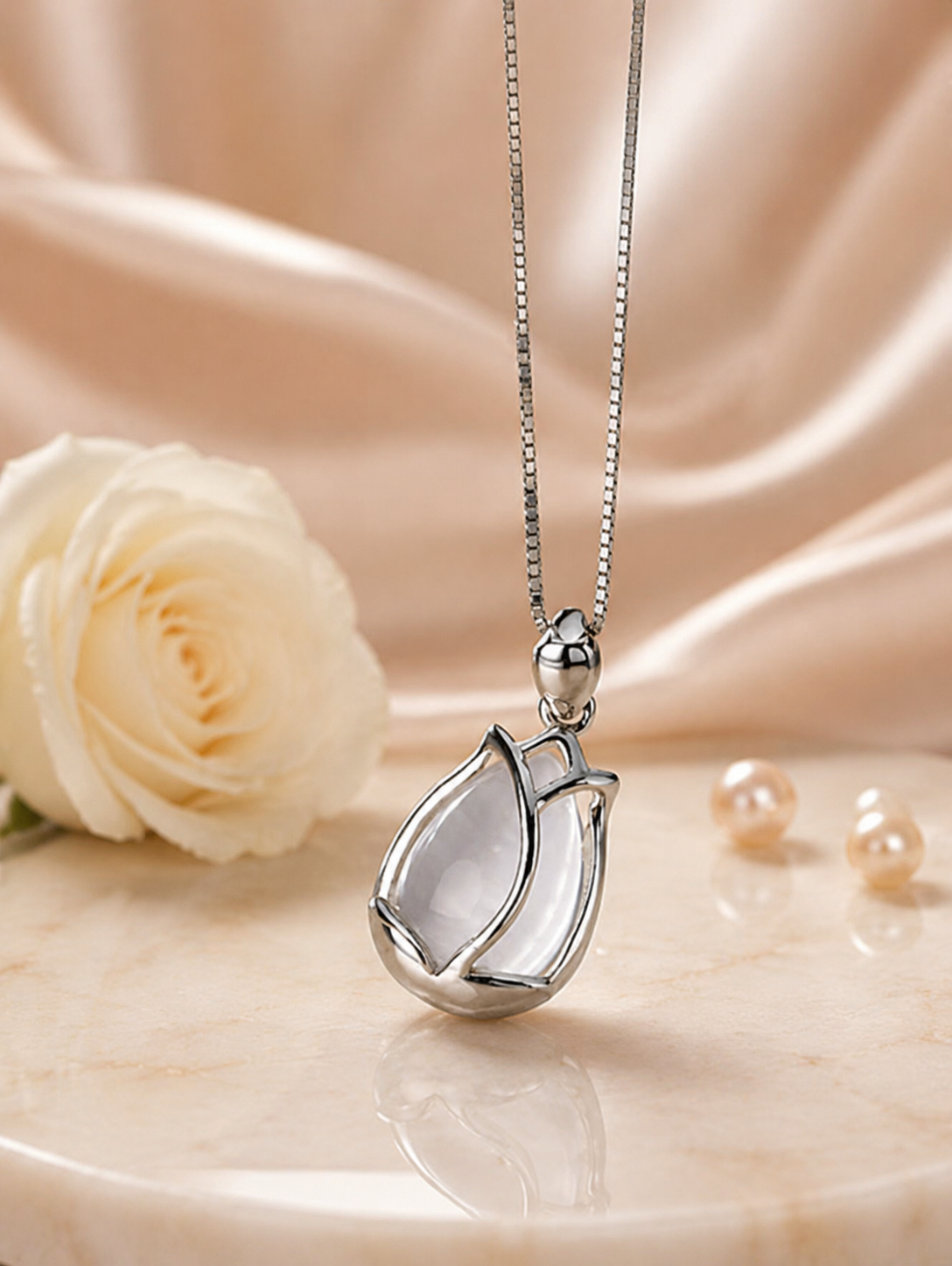 Silver Bloom Tulip Necklace